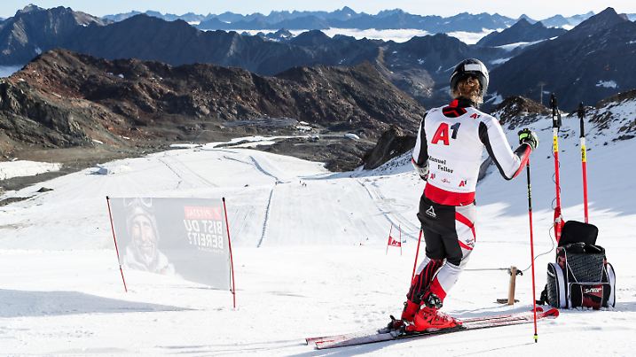 ALPINE SKIING - OESV, men, training SANKT LEONHARD,AUSTRIA,19.SEP.19 - MOUNTAIN BIKE - OESV, Oesterreichischer Ski Verband, Pitztaler Gletscher, giant slalom team men, training. Image shows Manuel Feller AUT PUBLICATIONxINxGERxHUNxONLY GEPAxpictures/xPatrickxSteiner