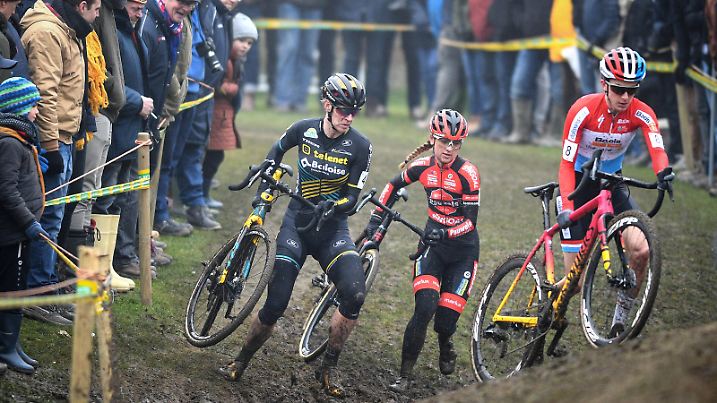Belgian Ellen Van Loy, Dutch Denise Betsema and Christine Majerus pictured in action during the Kasteelcross cyclocross women elite race, Saturday 25 January 2020 in Zonnebeke. DAVIDxSTOCKMAN PUBLICATIONxINxGERxSUIxAUTxONLY x05750092x