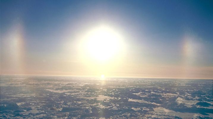 Landschaft auf Spitzbergen, aufgenommen im März 2003. ### Norway - Spitzbergen ## Landscape with sun and ice on Spitzbergen, Norway, March 2003. #