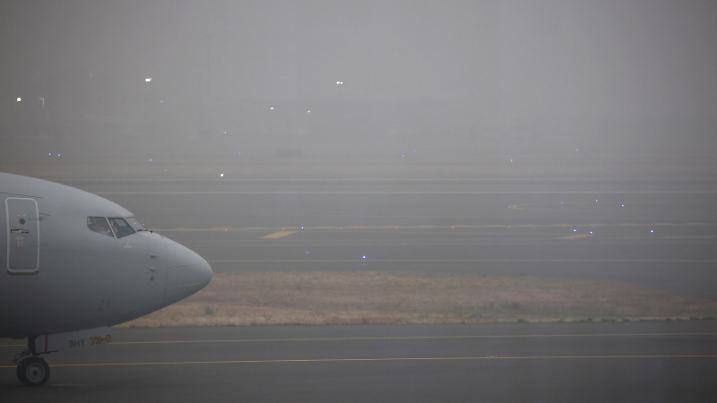 A commercial aircraft is seen as smoke from wildfires covers an area at the Portland International Airport, in Portland, Oregon, U.S., September 12, 2020. REUTERS/Carlos Barria