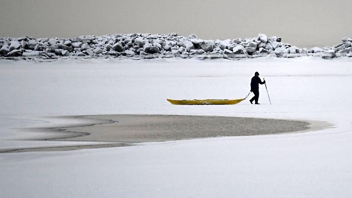 Man walks on the frozen sea in Southern Helsinki in Finland on 2nd January, 2024. Finland is experiencing cold weather with almost -40c degrees in the North Finland and capital Helsinki with -15c degrees. Helsinki Finland PUBLICATIONxNOTxINxSUIxAUTxFRAxKORxJPNxSWExNORxFINxDENxNED Copyright: xVesaxMoilanenx LKLAPV20240102104356Q223