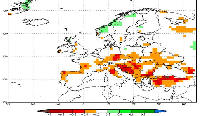 Die Graphik zeigt die Computervorhersage des Amerikanischen Wetterdienstes NOAA anhand des CFS für den Sommer 2021 und den zu erwartenden Regen. Demnach geht es häufig durchschnittlich nass durch die Sommermonate Juni, Juli und August.
