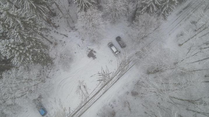 Ein Hauch von Schnee auf der Schwäbischen Alb, 31.01.2021 Baden-Württemberg, Steinheim am Albuch: Blick aus der Luft Luftaufnahme mit einer Drohne auf die schneebedeckten Bäume in einem Wald nahe der des Wentals. Steinheim am Albuch Baden-Württemberg Deutschland Steinheim am Albuch *** A breath of snow on the Swabian Alb, 31 01 2021 Baden Württemberg, Steinheim am Albuch aerial view with a drone on the snow covered trees in a forest near the Wental Steinheim am Albuch Baden Württemberg Germany Steinheim am Albuch Copyright: x xonw-imagesx/xMariusxBullingx