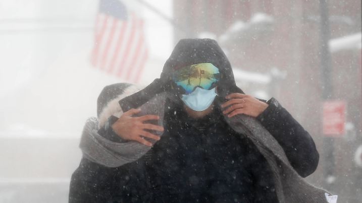 NEW YORK, NY - FEBRUARY 01: A pedestrian walks along a street during a snowstorm on February 01, 2021 in the Queens borough of New York City. PUBLICATIONxINxGERxSUIxAUTxHUNxONLY Copyright: xVCGx CFP111315799154