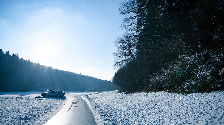 News Bilder des Tages Winterimpressionen aus Alfdorf, 15.01.2021, Baden-Württemberg, Alfdorf: Winterliche Impressionen und Eindrücke von der Schwäbischen Alb am Rande des Remstals. Alfdorf Baden-Württemberg Deutschland Maierhofer Sägmühle *** Winter impressions from Alfdorf, 15 01 2021, Baden Württemberg, Alfdorf Winter impressions and impressions from the Swabian Alb at the edge of the Remstal Alfdorf Baden Württemberg Germany Maierhofer Sägmühle Copyright: x xonw-imagesx/xMariusxBullingx
