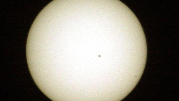 Merkur ist im Mai gut am Nachthimmel zu beobachten.