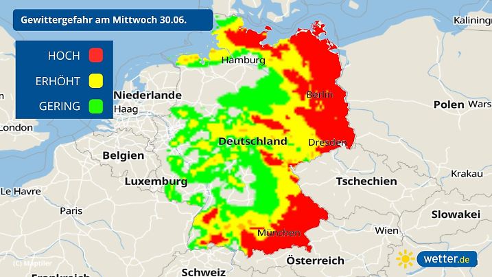 Die Graphik zeigt die Deutschland-Vorhersage für die Gewitterwahrscheinlichkeit am Mittwoch. Insbesondere im Osten bleibt die Gefahr für Blitz und Donner deutlich erhöht.