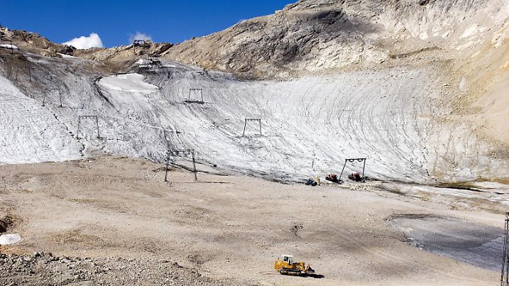 Zugspitzgletscher im Sommer, Deutschland, Bayern, Zugspitze Zugspitz glacier in summer, Germany, Bavaria, Zugspitze BLWS652040 *** Zugspitz glacier in summer, Germany, Bavaria, Zugspitze BLWS652040 Copyright: xblickwinkel/McPHOTO/B.xLeitnerx