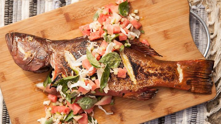 Gegrillte Forelle mit Wassermelonen-Salat