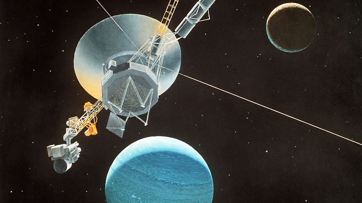 Grafische Darstellung der amerikanischen Raumsonde Voyager 2 mit dem Planeten Neptun und seinem Mond Triton, herausgegeben im August 1981. (Grafik von Don Davis). Die Sonde wurde am 20.8.1977 in Cape Canaveral zur Erforschung der äußeren Planeten unseres Sonnensystems gestartet. Sie erreichte im Juli 1979 die größte Annäherung an den Jupiter. Im August 1981 passierte sie den Saturn, im Januar 1986 den Uranus und im Oktober 1989 den Neptun.