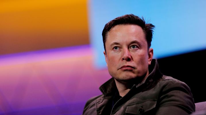 FILE PHOTO: SpaceX owner and Tesla CEO Elon Musk speaks during a conversation with legendary game designer Todd Howard (not pictured) at the E3 gaming convention in Los Angeles, California, U.S., June 13, 2019. REUTERS/Mike Blake/File Photo