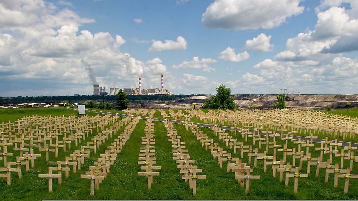 epa03741416 Wodden crosses with the inscription 'Coal kills' and erected by activists of the environment protection organization Greenpeace are seen near the brown coal mine and power plant 'Belchatow' in the Kleszczowo village, central Poland, 12 June 2013. The crosses shall symbolize the number of victims, which - according to the environment protection organization - alone in 2010 died prematurely from pollutant emissions from coal combustion in the Belchatow Power Station. EPA/GRZEGORZ MICHALOWSKI POLAND OUT ++