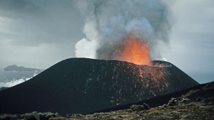 Vulkanausbruch, glühende Lava, Rauch und Asche, Eldfell Vulkan, Heimaey, Westmann Inseln, Island, 1973, Europa | Verwendung weltweit, Keine Weitergabe an Wiederverkäufer.