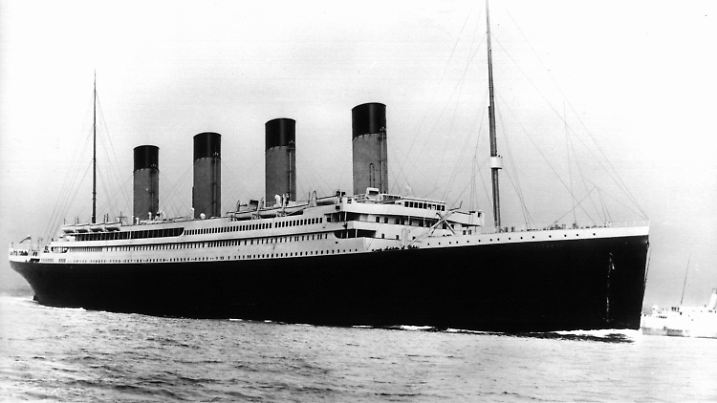 ARCHIV - 20.08.2010, ---, --: Der Luxusdampfer «Titanic» (undatiertes Archivfoto). Am 14. April 1912, nur vier Tage nach dem die Titanic in See stach, kollidierte das Schiff mit einem Eisberg, der sein Schicksal besiegelte. Die Titanic-Ausstellung am sogenannten Dock X im Südosten von London erinnert an das Meisterwerk des Schiffbaus. (zu dpa "Ein Mammut ohne jeden Vergleich» - Vor 110 Jahren sank die Titanic") Foto: -/epa/dpa +++ dpa-Bildfunk +++