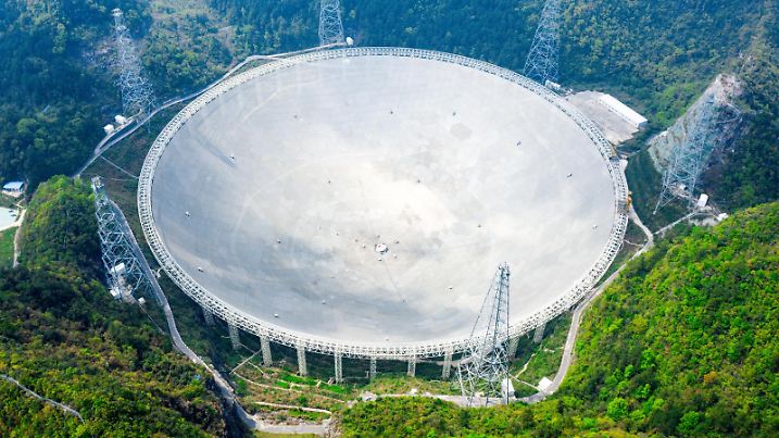 (210331) -- PINGTANG, March 31, 2021 (Xinhua) -- Aerial photo taken on March 28, 2021 shows China's Five-hundred-meter Aperture Spherical Radio Telescope (FAST) under maintenance in southwest China's Guizhou Province. China's FAST officially opened to the world starting Wednesday. (Xinhua/Ou Dongqu)