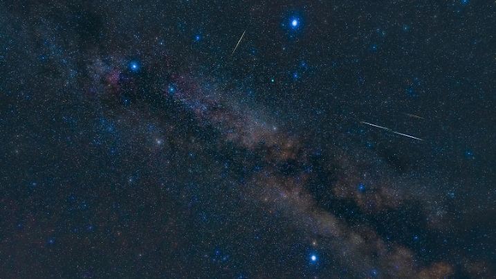 The Summer Triangle and meteors photographed on August 12, 2021, from Gruenstadt in Germany.