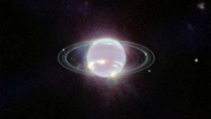 Ringe des Neptun mit Eiswolken am Südpol des Eisriesen