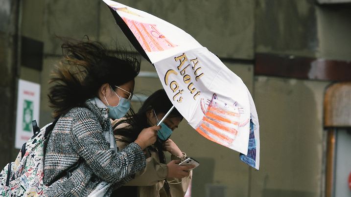 Autumn Storm Arrives In Cologne two women walks with umbrella against wind during the autumn storm arrives in Cologne, Germany on Oct 21, 2021 Cologne Germany PUBLICATIONxNOTxINxFRA Copyright: xYingxTangx tang-notitle211021_npmoF