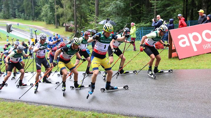 IBU Summer Biathlon World Championships; Ruhpolding, Men Gala Mass Start, 28.08.2022 Bild: SAMUELSSON Sebastian (SWE,#1) und HORN Philipp (GER,#2) führen das Feld an *** Local Caption *** 00626282
