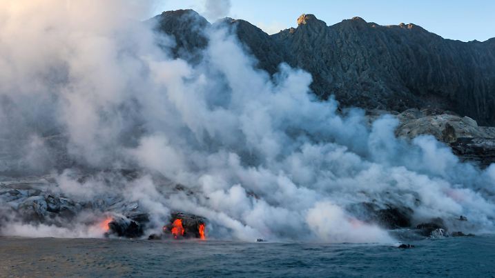 Puu Oo, USA, United States, America, Hawaii, Big Island, Hawaii Volcanoes, National Park, volcano, lava, sea, Pacific, coast, steam, evening, light, fire