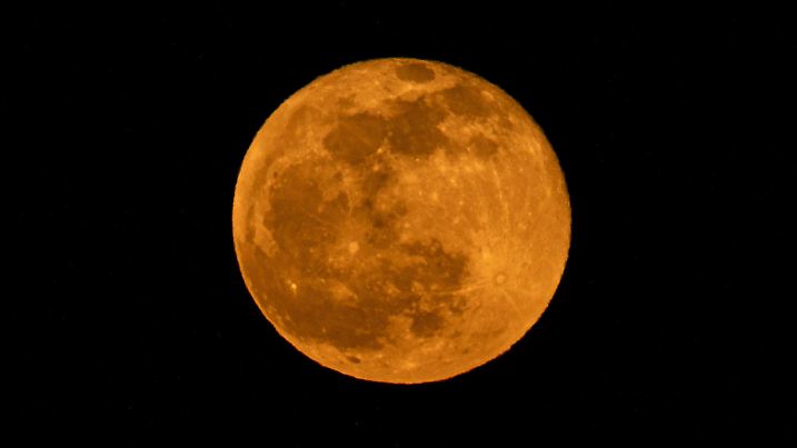Pink Moon Over Orvieto, Italy Full moon rises in Orvieto, Umbria, Italy, on April 6, 2023. April full moon is also known as pink, egg and fish moon. Orvieto Italy PUBLICATIONxNOTxINxFRA Copyright: xLorenzoxDixColax originalFilename: dicola-pinkmoon230406_npadK.jpg