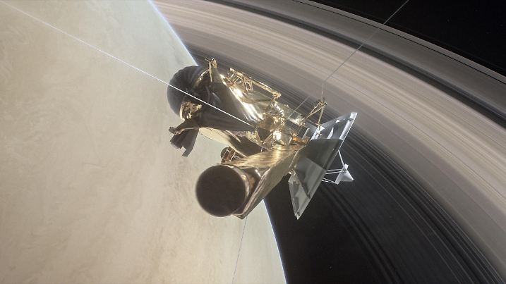 HANDOUT - Die von der NASA am 25.04.2017 veröffentlichte Illustration zeigt, wie die Raumsonde «Cassini» zwischen dem Planet Saturn und dessen inneren Ringen kreist. 20 Jahre nach dem Start von «Cassini» steht jetzt das große Finale bevor: 22 mal soll die Nasa-Raumsonde zwischen dem Saturn und seinen Ringen durchfliegen, bevor sie sich in den Planeten stürzt. ACHTUNG: Nur zur redaktionellen Verwendung und nur mit Nennung "Illustration: NASA/JPL-Caltech/dpa" (zu dpa "«Großes Finale»: Raumsonde «Cassini» soll durch Saturn-Ringe tauchen" vom 25.04.2017) Foto: NASA/JPL-Caltech/dpa ++