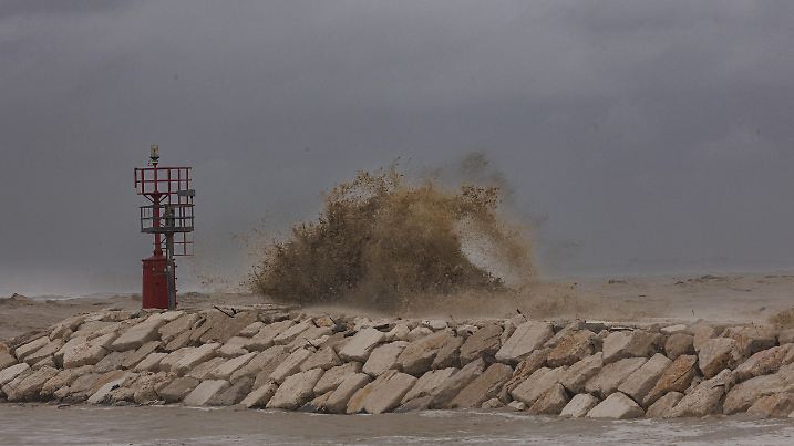 ROMAGNOLA RIVIERA: Rimini - the beach, the rivers, exceptional flooding puts the city to the test with waves 5 m high and the rivers on the overflowing wave - Rimini 16 May 2023 (Ph © Giorgio Salvatori) Editorial Usage Only / action press