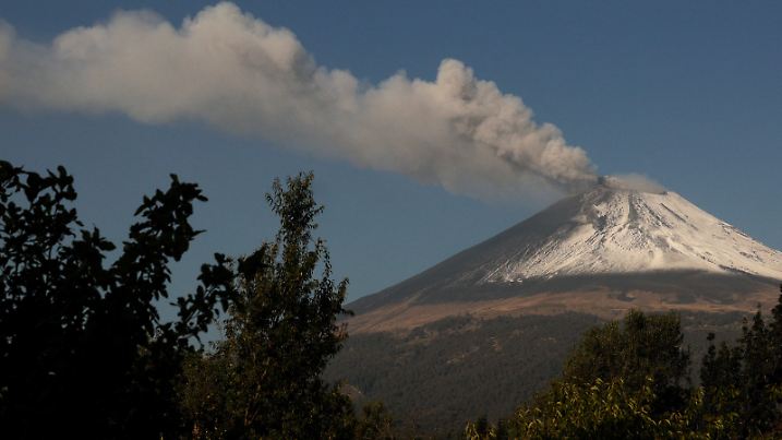 Steam and ashes emerge from the Popocatepetl volcano, after an increase in volcanic activity, as seen from the town of Santiago Xalizintla, Mexico May 12, 2023. REUTERS/Imelda Medina