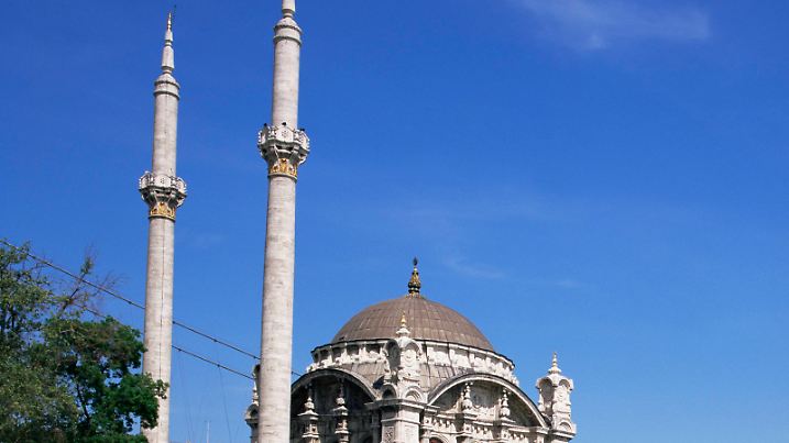 Ortokoye Mosque and Bosphorus, Istanbul, Turkey, Europe, Eurasia Keine Weitergabe an Drittverwerter.