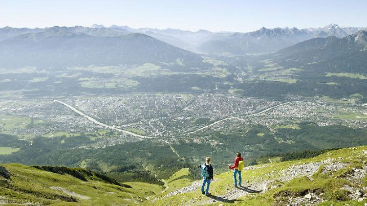Eine Wanderung auf die Nordkette verschafft einen tollen Blick über Innsbruck