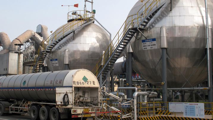 FILE PHOTO: Carbon dioxide storage tanks are seen at a cement plant and carbon capture facility in Wuhu, Anhui province, China September 11, 2019. REUTERS/David Stanway/File Photo