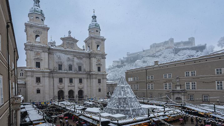 Salzburger Christkindlmarkt am Residenzplatz und am Domplatz
Schnee, Winter, Advent, Vorweihnachstzeit, Adventzeit, Weihnachtsmarkt
Foto: Franz Neumayr Dezember 2023
