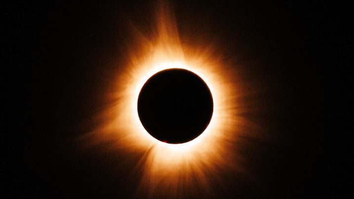 A solar eclipse is seen during totality. Featuring: Solar Eclipse Where: Coaticook, Quebec, Canada When: 08 Apr 2024 Credit: CNP/INSTARimages EDITORIAL USE ONLY. RESTRICTED TO NEWSPAPERS BASED IN THE UK Copyright: xAaronxSchwartzx instar53625059