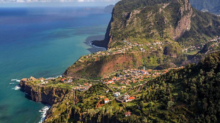 Adlerfelsen, Penha de Águila, Wahrzeichen, Faial, Nordküste, Insel Madeira, Insel, Portugal, Europa *** Eagle rock, Penha de Águila, Landmark, Faial, North coast, Island Madeira, Island, Portugal, Europe Copyright: imageBROKER/HarryxLaub ibxhal09825009.jpg Bitte beachten Sie die gesetzlichen Bestimmungen des deutschen Urheberrechtes hinsichtlich der Namensnennung des Fotografen im direkten Umfeld der Veröffentlichung