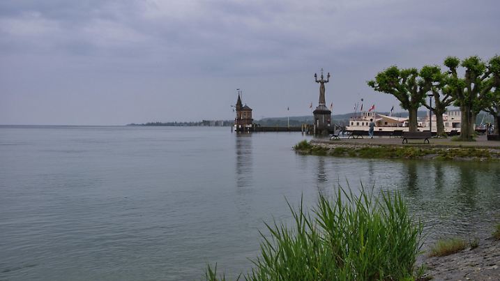 Konstanz, Seeufer mit hohem Wasserstand *** Constance, lakeshore with high water level