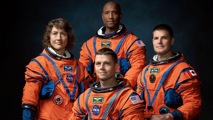 NASA Astronauts Christina Koch, Victor Glover, Reid Wiseman and Canadian Space Agency Astronaut Jeremy Hansen, the four-member team chosen for the Artemis II lunar flyby, pose wearing flight suits in Houston, Texas, U.S. March 30, 2023. NASA Johnson Space Center/Josh Valcarcel/Handout via REUTERS MANDATORY CREDIT. THIS IMAGE HAS BEEN SUPPLIED BY A THIRD PARTY. NO COMMERCIAL OR BOOK SALES