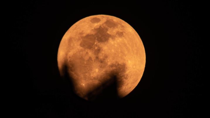 Strawberry Moon In Indonesia The Strawberry Moon is being seen in Ungaran, Central Java Province, Indonesia, on June 21, 2024. Ungaran Central Java Province Indonesia PUBLICATIONxNOTxINxFRA Copyright: xWFxSihardianx originalFilename: sihardian-notitle240621_npwrp.jpg