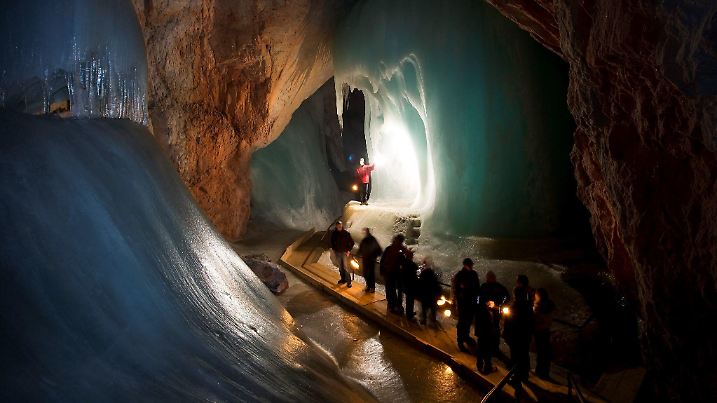 Im Sommer eine willkommene Abkühlung: Die Eisriesenwelten in der Nähe von Salzburg