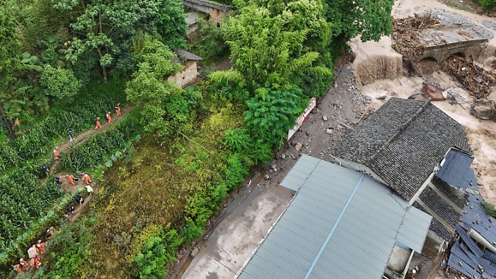 240721 -- HANYUAN, July 21, 2024 -- An aerial drone photo taken on July 21, 2024 shows rescuers in operation at Xinhua Village, Malie Township, Hanyuan County, Ya an City, southwest China s Sichuan Province. Rescuers have retrieved eight bodies, found and brought four to safety as of 8 p.m. Saturday, after rain-triggered flash floods in southwest China s Sichuan Province left over 30 missing. The disaster occurred at around 2:30 a.m. Saturday, which damaged over 40 houses and affected 1,254 residents in Xinhua village, Hanyuan County under Ya an City, local authorities said. A total of 443 rescuers have been sent to the scene immediately. Roads and communications have been partially restored, and the affected residents have been ac PUBLICATIONxNOTxINxCHN
