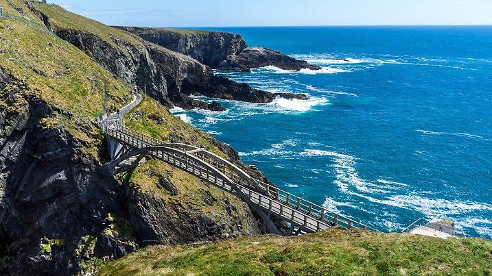 Die Klippen bei Mizen Head sind nur eines der Highlights auf dem Wild Atlantic Way.