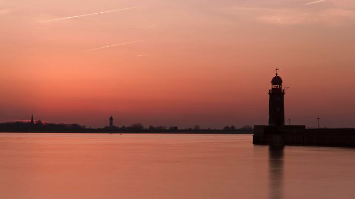 Germany,Bremerhaven, View of north mole at sea SJ000013