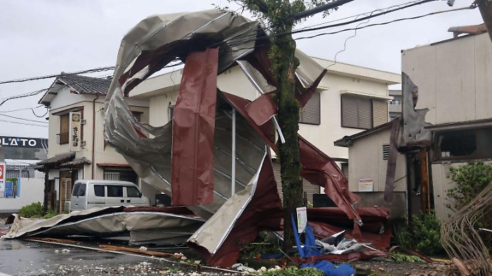 An object blown by strong winds caused by Typhoon Shanshan is stranded on a power line in Miyazaki, southwestern Japan, August 29, 2024, in this photo taken by Kyodo. Mandatory credit Kyodo/via REUTERS ATTENTION EDITORS - THIS IMAGE HAS BEEN SUPPLIED BY A THIRD PARTY. MANDATORY CREDIT. JAPAN OUT. NO COMMERCIAL OR EDITORIAL SALES IN JAPAN.