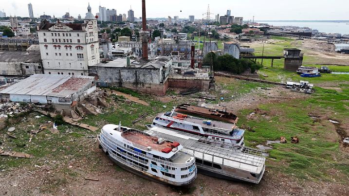 A drone view shows boats stranded on the Rio Negro as the river reached its lowest point in its history during the most intense and widespread drought the country has experienced since records began in 1950, in Manaus, Amazonas state, Brazil October 4, 2024. REUTERS/Bruno Kelly TPX IMAGES OF THE DAY