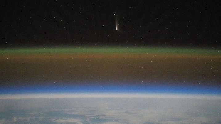 HANDOUT - 19.09.2024, ---: Der Komet C2023-A3 (Tsuchinshan-ATLAS), in etwa 160 Millionen Kilometern Entfernung, aufgenommen von dem Nasa-Astronauten Matthew Dominick von der ISS aus. (zu dpa: «Komet bald mit bloßem Auge am Nachthimmel sichtbar») Foto: Matthew Dominick/NASA/JSC/dpa +++ dpa-Bildfunk +++