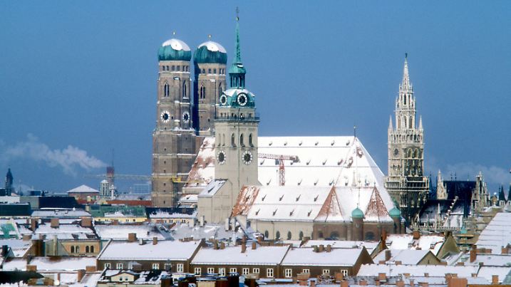 München, Stadtansicht, Innenstadt, Altstadt, Zentrum, City, Stadtzentrum, Skyline, Frauenkirche, Kirche Alter Peter, Rathaus, Weihnachten, Winter, Schnee, *** Munich, city view, downtown, old town, center, city, skyline, Frauenkirche, church Alter Peter, city hall, Christmas, winter, snow, Copyright: xHeinzxGebhardtx