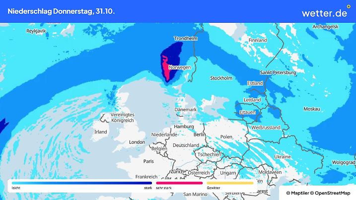 Unser Hoch lenkt Tief Martina nördlich an uns vorbei nach Norwegen. Dort regnet es sich an den westlichen Bergen mit extremen Mengen ab.