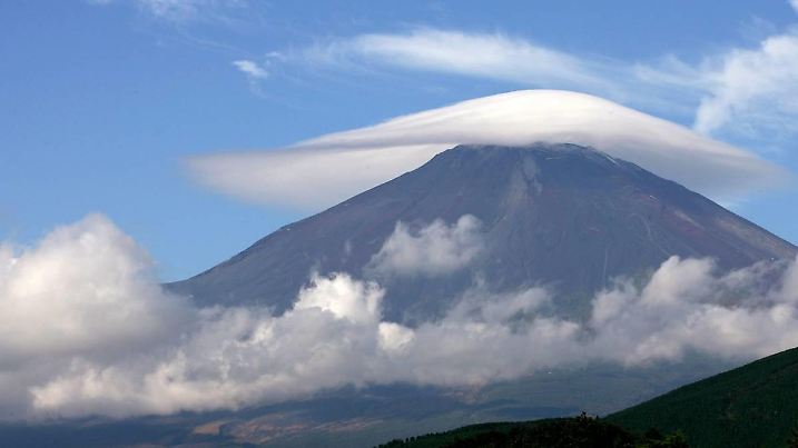 10.10.2008 Gotemba, Japan,
Mount Fuji - Formula 1 World Championship, Rd 16, Japanese Grand Prix, Friday - www.xpb.cc, EMail: info@xpb.cc - copy of publication required for printed pictures. Every used picture is fee-liable. © Copyright: Charniaux / xpb.cc
