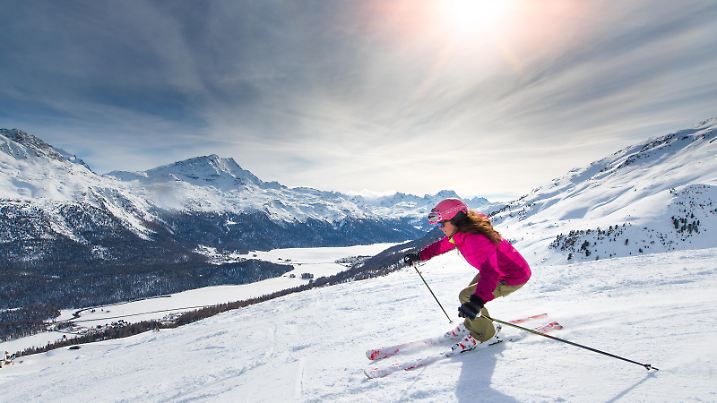 skifahren,skifahrerin,abfahrtski,Bildverwendung nur mit Urhebervermerk: Michelangelo Oprandi/Shotshop/picture alliance. Keine Exlusivverkäufe möglich.