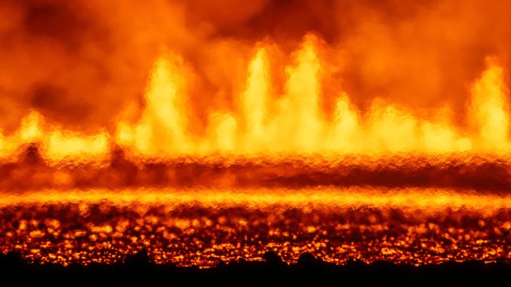 21.11.2024, Island, Reykjanes: Ein neuer Vulkanausbruch, der auf der Halbinsel Reykjanes in Island begann. Foto: Marco di Marco/AP/dpa +++ dpa-Bildfunk +++