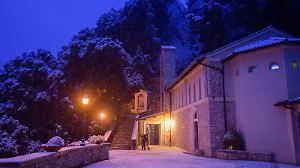 Bad Weather And Snow At Low Altitude In The Central Apennines. Snowfall and bad weather at low altitudes in the central Apennines, snow-covered the Province of Rieti. The Franciscan Sanctuary of Greccio Rieti, 9 December 2022 Rieti Rieti Italy PUBLICATIONxNOTxINxFRA Copyright: xRiccardoxFabix originalFilename: fabi-notitle220109_npKNe.jpg